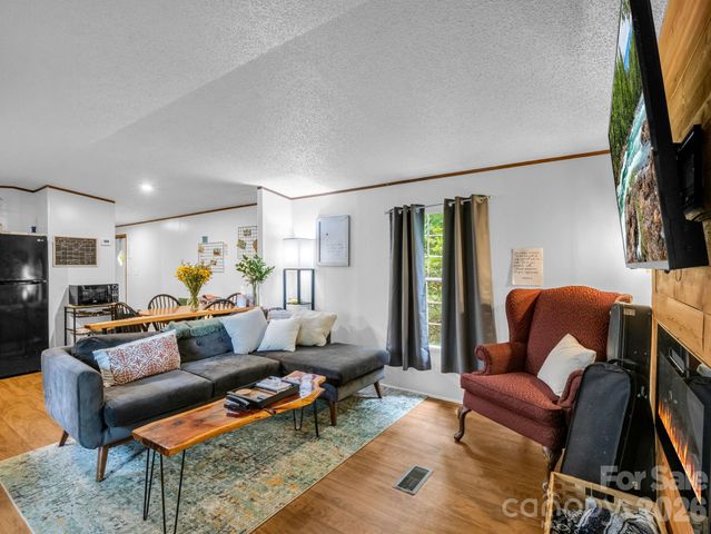 14 Penelope Street, Black Mountain, NC 28711