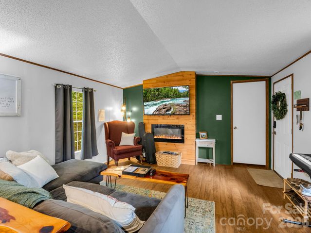 14 Penelope Street, Black Mountain, NC 28711