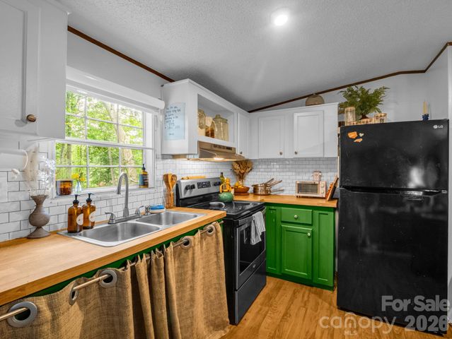 14 Penelope Street, Black Mountain, NC 28711