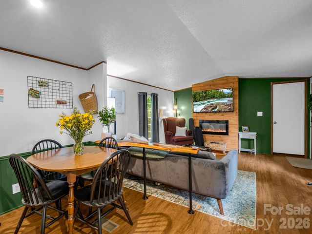 14 Penelope Street, Black Mountain, NC 28711