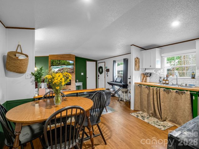 14 Penelope Street, Black Mountain, NC 28711