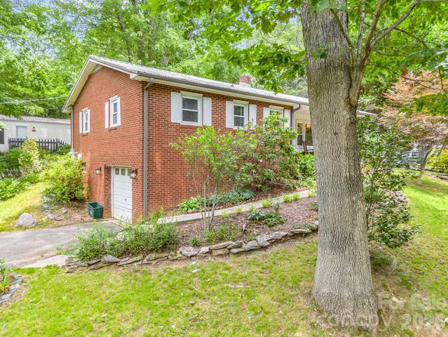 14 Penelope Street, Black Mountain, NC 28711
