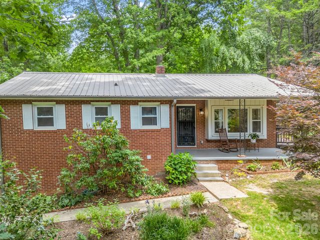 14 Penelope Street, Black Mountain, NC 28711