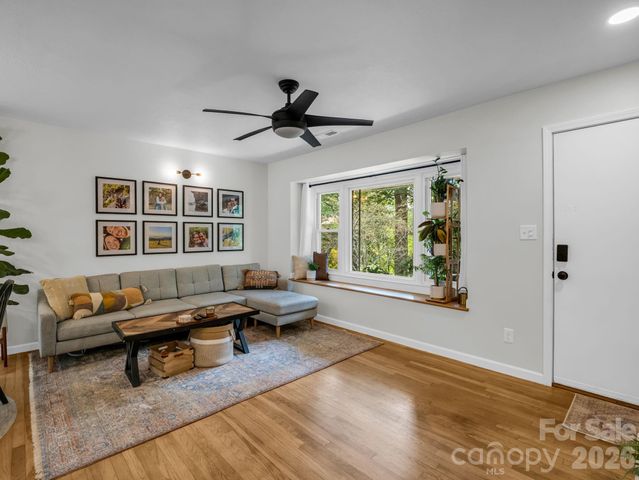 14 Penelope Street, Black Mountain, NC 28711