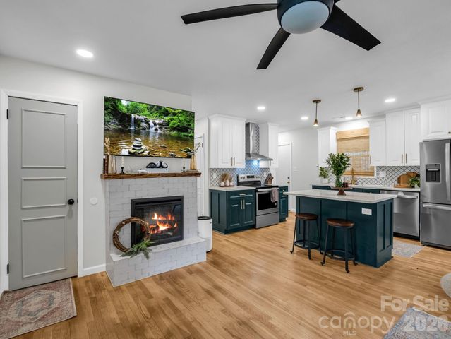 14 Penelope Street, Black Mountain, NC 28711