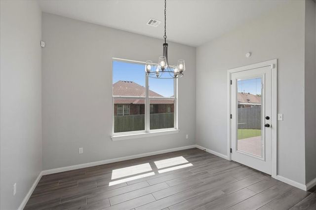 704 N Cottontail Way, Mustang, OK 73064