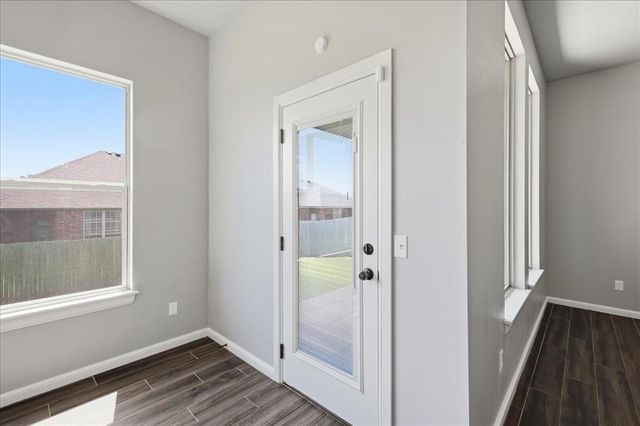 704 N Cottontail Way, Mustang, OK 73064