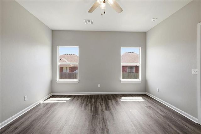 704 N Cottontail Way, Mustang, OK 73064