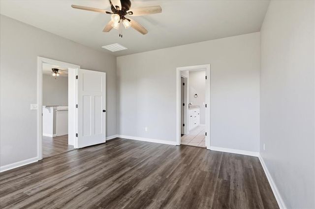 704 N Cottontail Way, Mustang, OK 73064