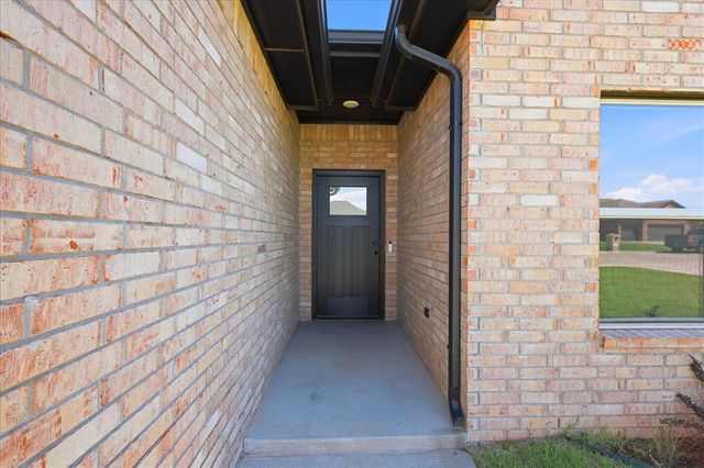 704 N Cottontail Way, Mustang, OK 73064