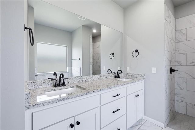 704 N Cottontail Way, Mustang, OK 73064