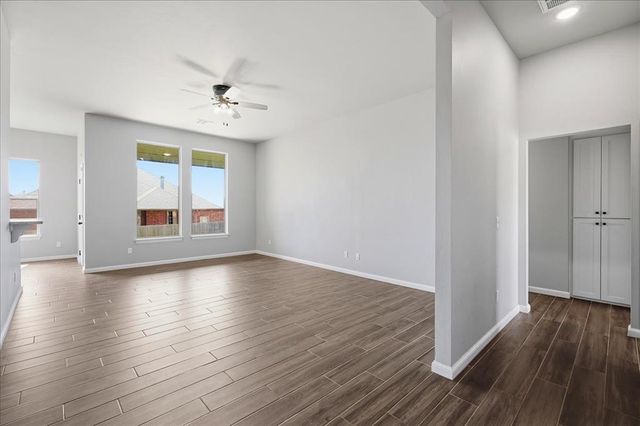 704 N Cottontail Way, Mustang, OK 73064