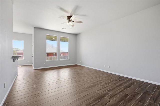 704 N Cottontail Way, Mustang, OK 73064