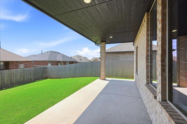 704 N Cottontail Way, Mustang, OK 73064