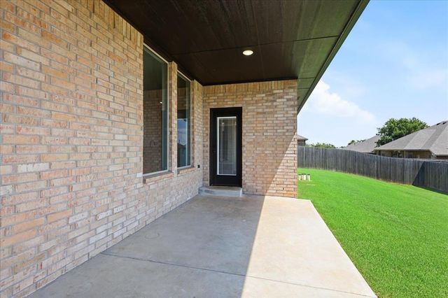 704 N Cottontail Way, Mustang, OK 73064