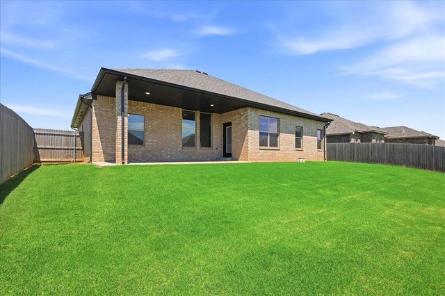 704 N Cottontail Way, Mustang, OK 73064