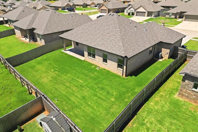 704 N Cottontail Way, Mustang, OK 73064