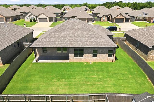 704 N Cottontail Way, Mustang, OK 73064