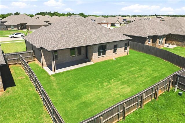 704 N Cottontail Way, Mustang, OK 73064
