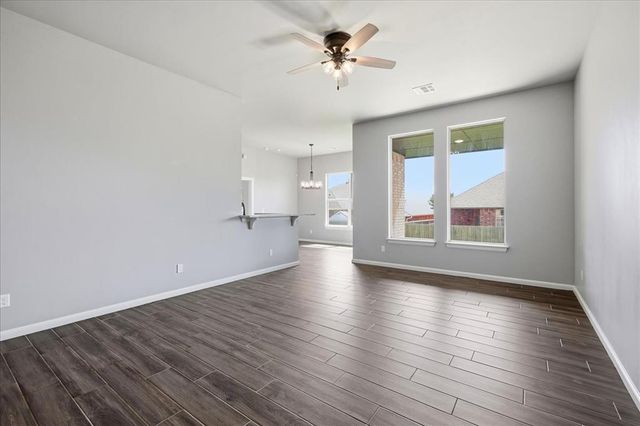 704 N Cottontail Way, Mustang, OK 73064