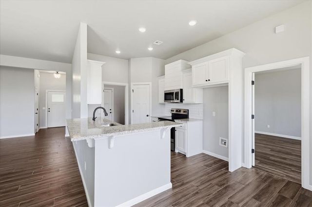 704 N Cottontail Way, Mustang, OK 73064