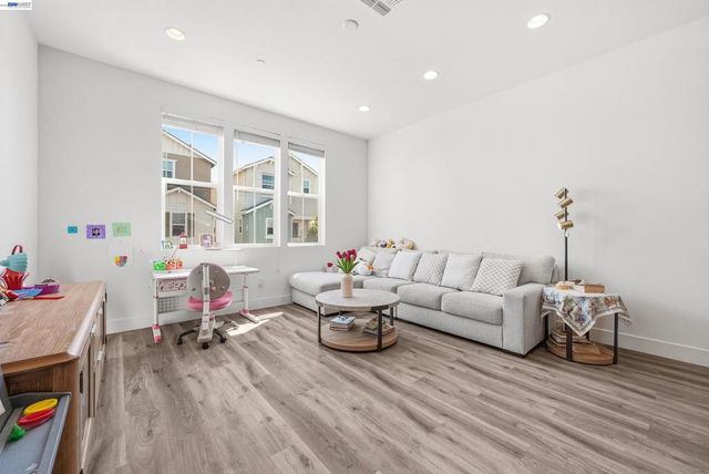 5569 Azalea Way, Newark, CA 94560