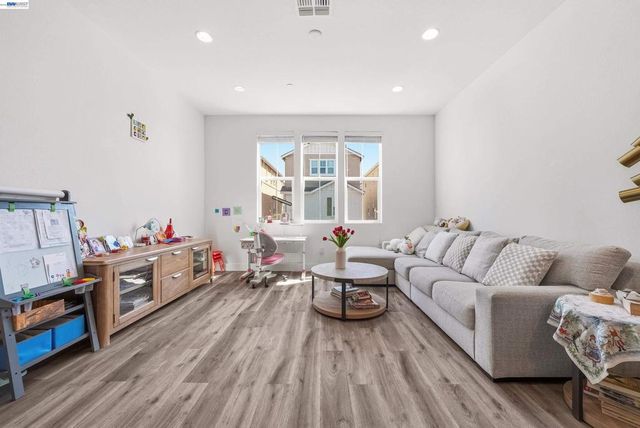 5569 Azalea Way, Newark, CA 94560