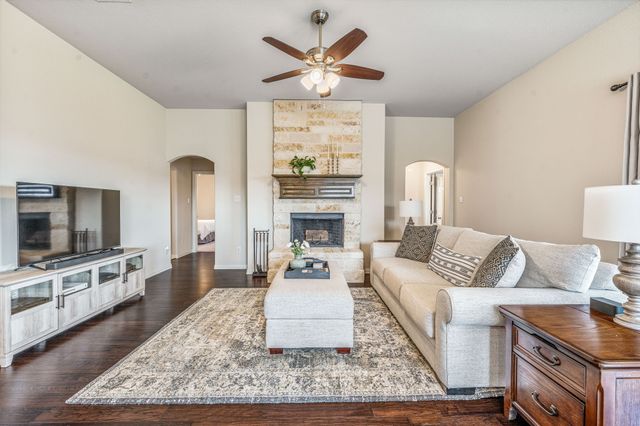 1057 Oak Knoll Drive, Burleson, TX 76028