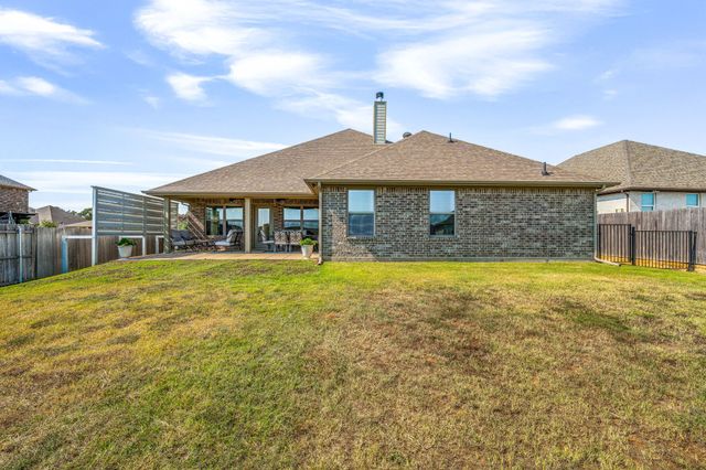 1057 Oak Knoll Drive, Burleson, TX 76028