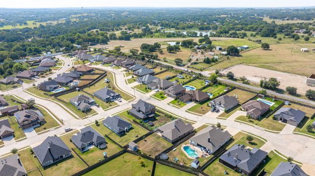 1057 Oak Knoll Drive, Burleson, TX 76028