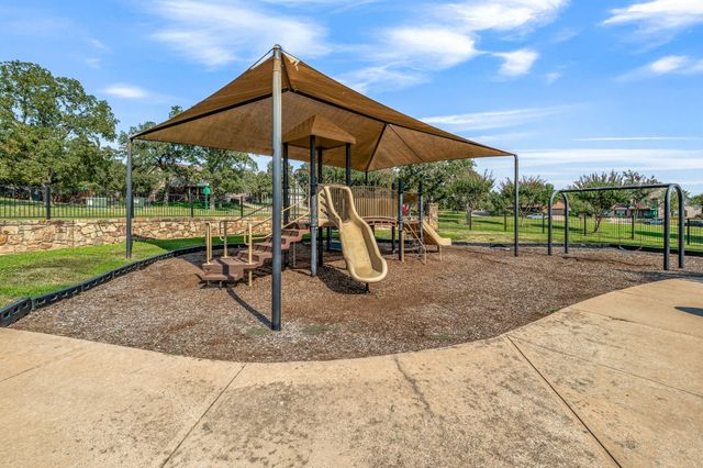 1057 Oak Knoll Drive, Burleson, TX 76028