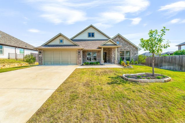 1057 Oak Knoll Drive, Burleson, TX 76028