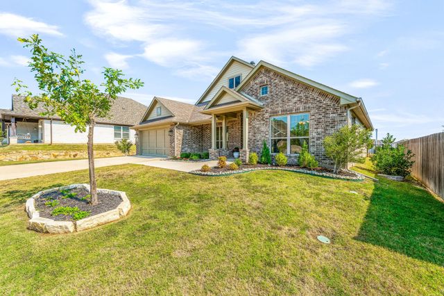 1057 Oak Knoll Drive, Burleson, TX 76028