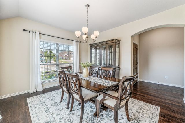 1057 Oak Knoll Drive, Burleson, TX 76028