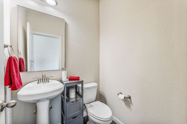 1057 Oak Knoll Drive, Burleson, TX 76028