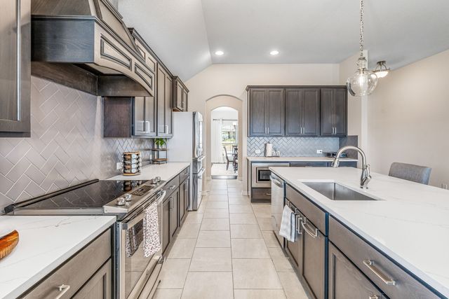 1057 Oak Knoll Drive, Burleson, TX 76028