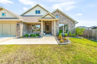 1057 Oak Knoll Drive, Burleson, TX 76028