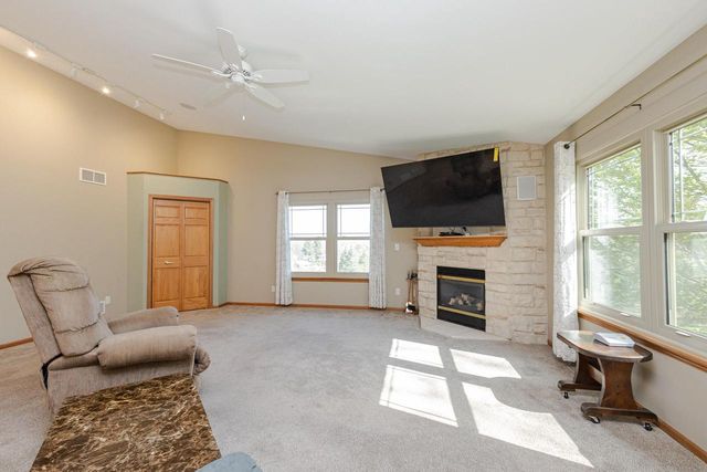 20805 Windsor DRIVE, New Berlin, WI 53146