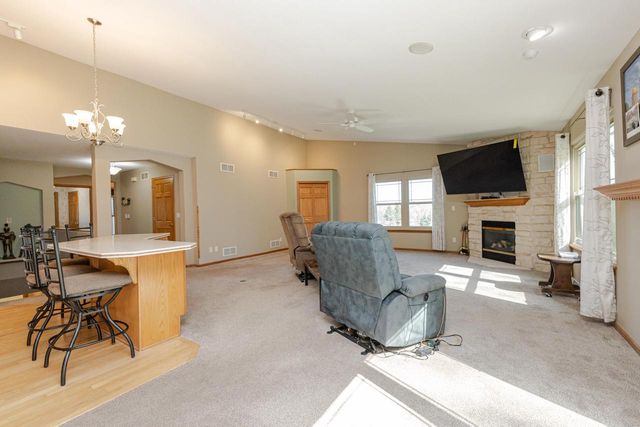 20805 Windsor DRIVE, New Berlin, WI 53146