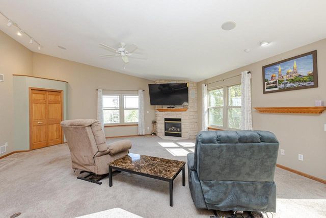 20805 Windsor DRIVE, New Berlin, WI 53146