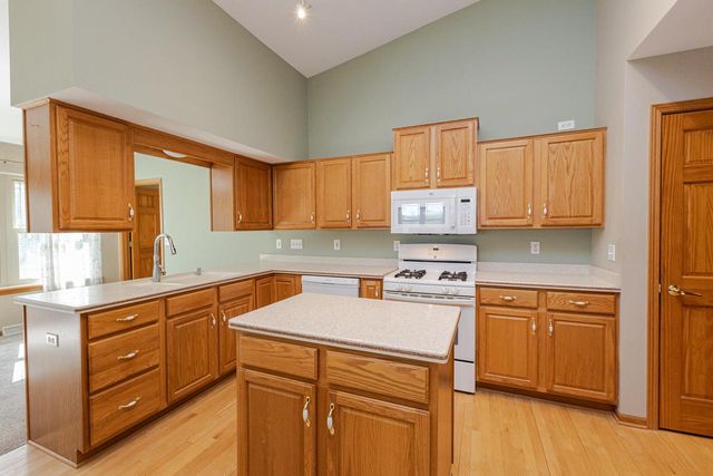 20805 Windsor DRIVE, New Berlin, WI 53146