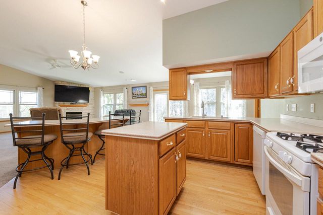 20805 Windsor DRIVE, New Berlin, WI 53146