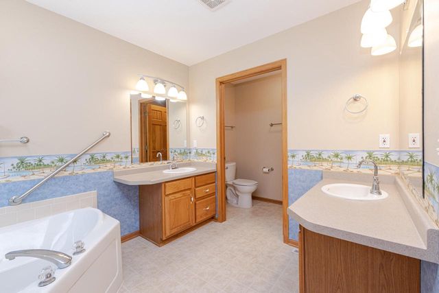20805 Windsor DRIVE, New Berlin, WI 53146