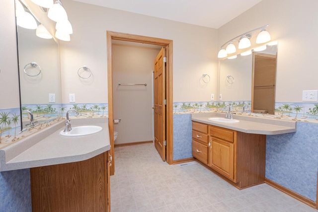 20805 Windsor DRIVE, New Berlin, WI 53146