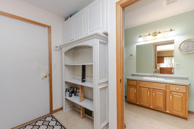 20805 Windsor DRIVE, New Berlin, WI 53146