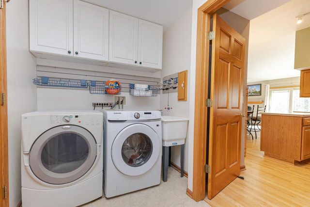 20805 Windsor DRIVE, New Berlin, WI 53146