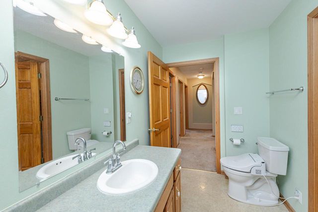 20805 Windsor DRIVE, New Berlin, WI 53146