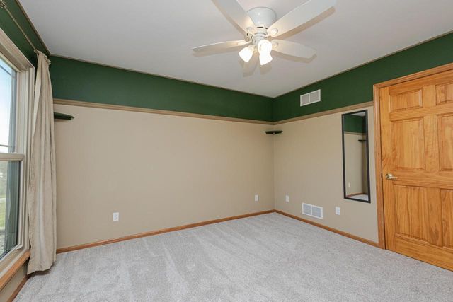 20805 Windsor DRIVE, New Berlin, WI 53146