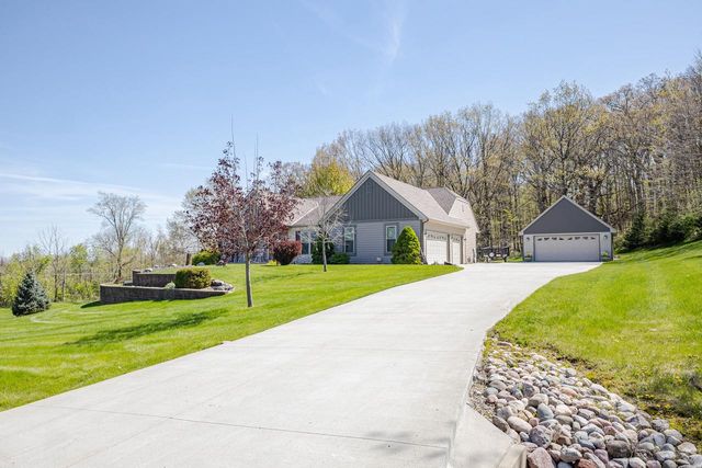 20805 Windsor DRIVE, New Berlin, WI 53146