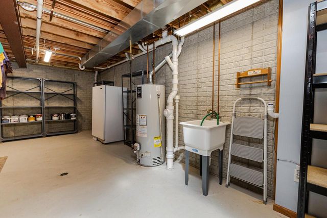 20805 Windsor DRIVE, New Berlin, WI 53146